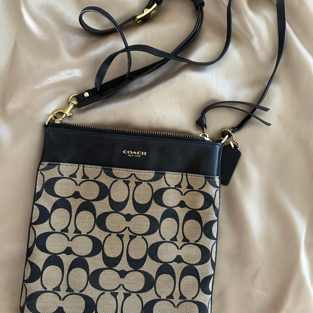 Coach Black and Tan Signature Jacquard & Leather Crossbody Shoulderbag